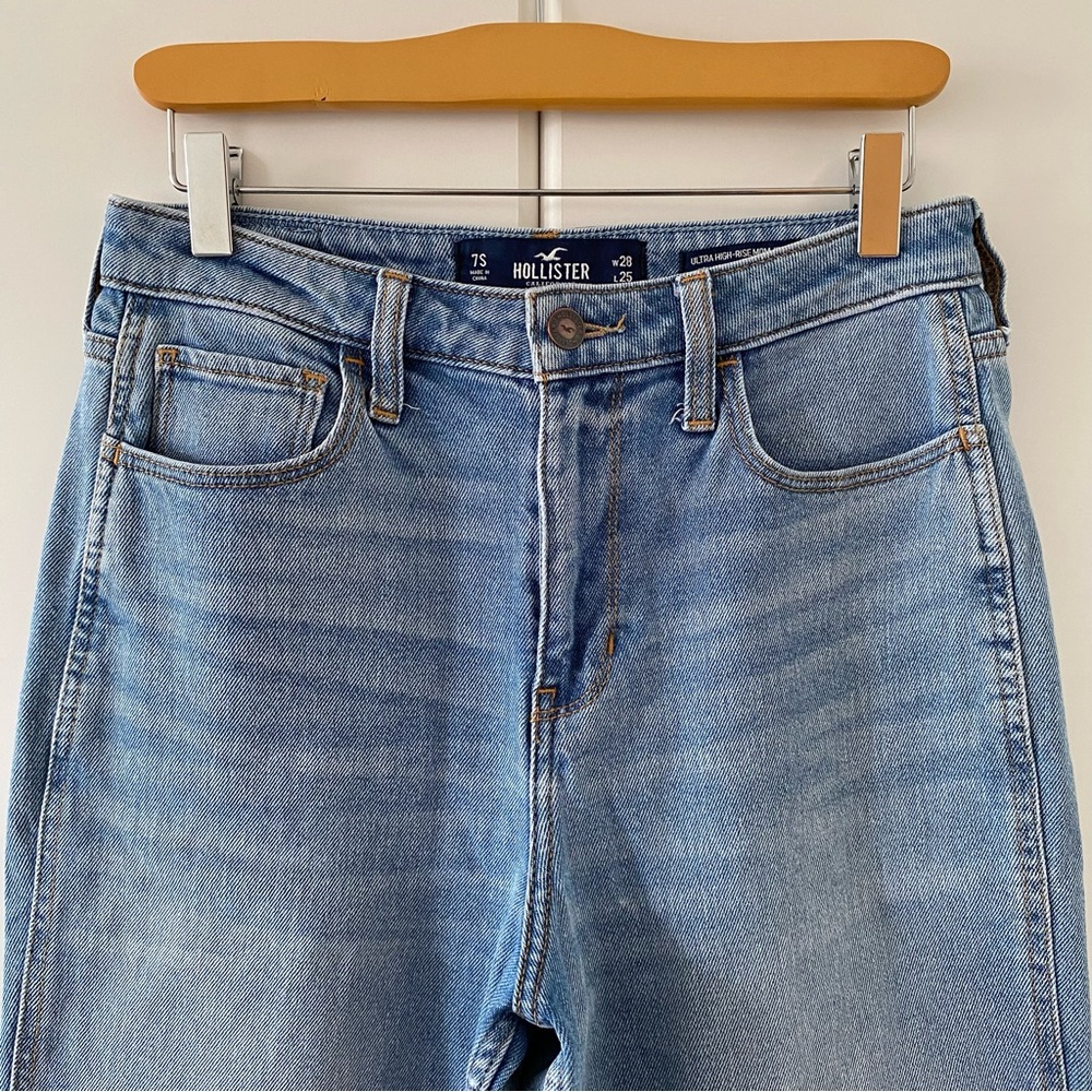Hollister Ultra High Rise Mom Jeans